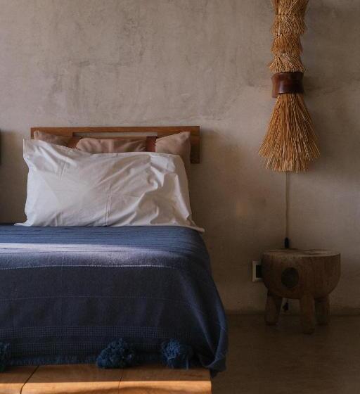 جناح, Monte Uzulu Boutique