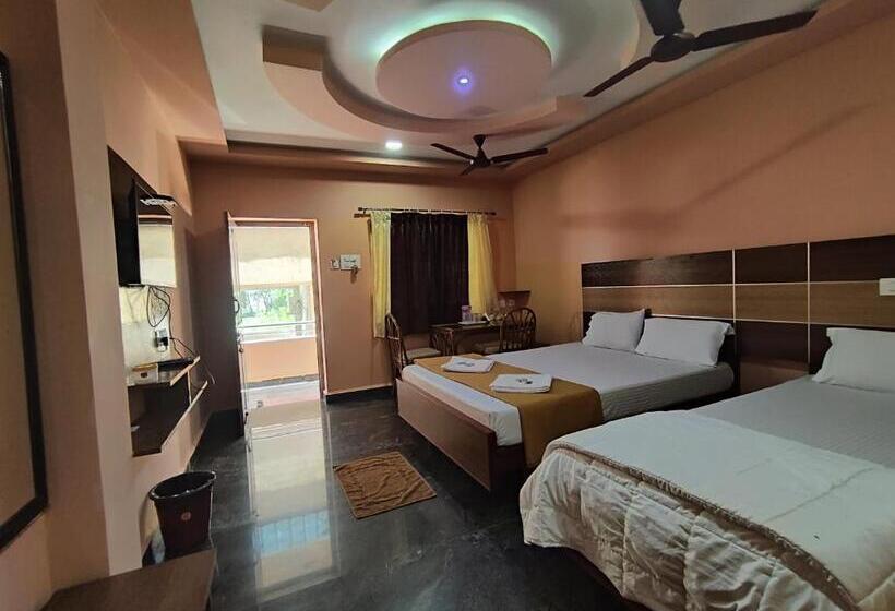 エコノミートリプルルーム, Sri Murugan Beach Paradise