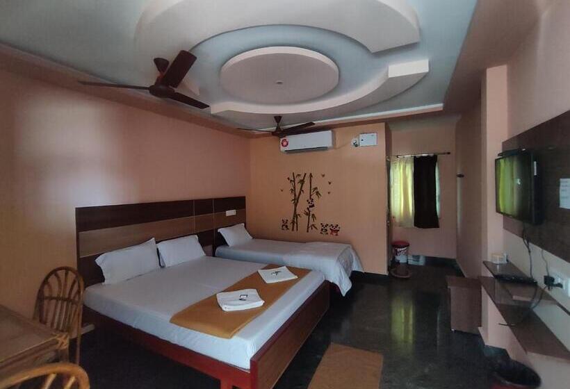 デラックストリプルルーム, Sri Murugan Beach Paradise