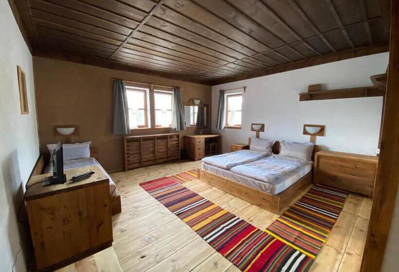 غرفة قياسية ثلاثية, Family Hotel Byalata Kashta