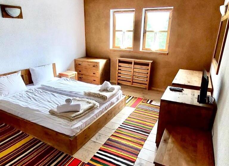 غرفة قياسية ثلاثية, Family Hotel Byalata Kashta