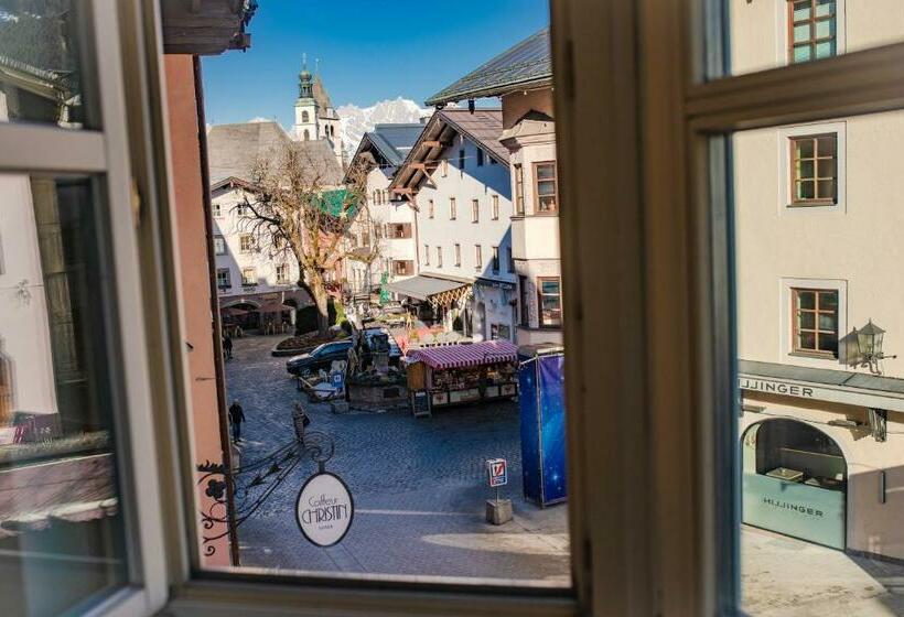 تختخواب در اتاق مشترک, Roomie Alps Design Hostel