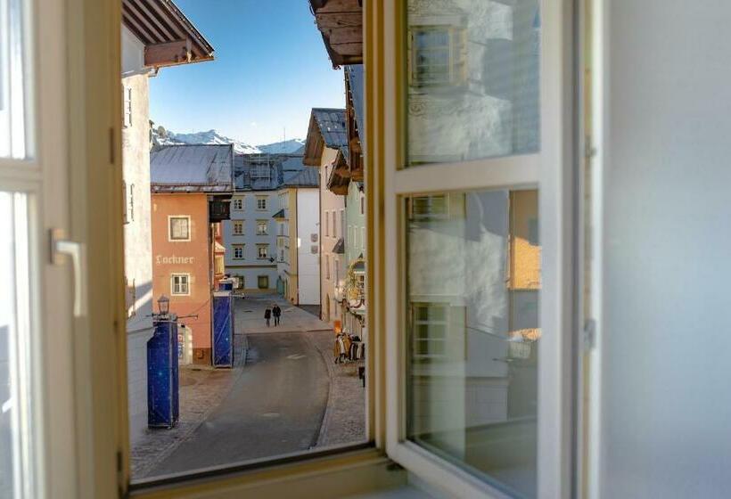 تختخواب در اتاق مشترک, Roomie Alps Design Hostel