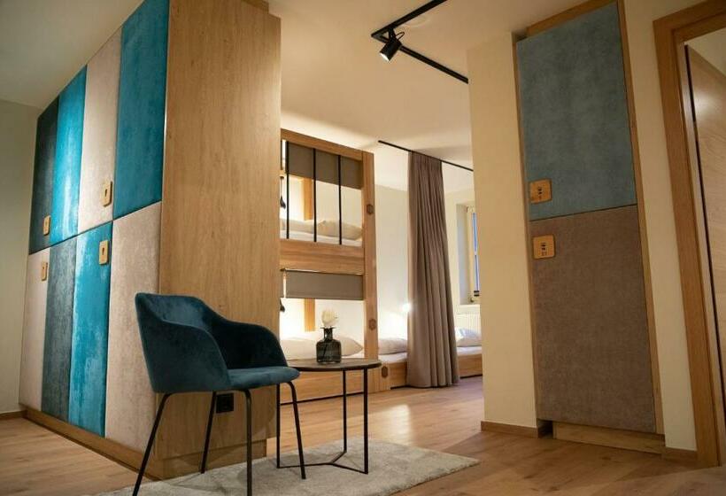 تختخواب در اتاق مشترک, Roomie Alps Design Hostel