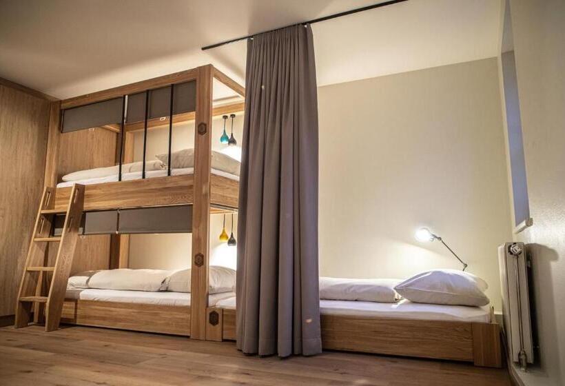 تختخواب در اتاق مشترک, Roomie Alps Design Hostel