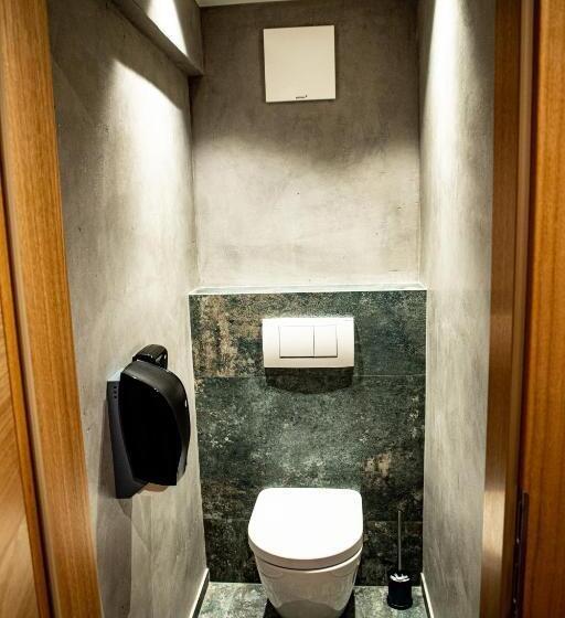 تختخواب در اتاق مشترک, Roomie Alps Design Hostel