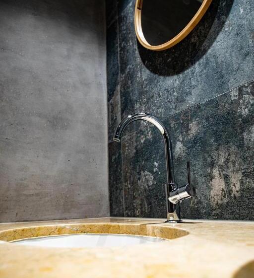 تختخواب در اتاق مشترک, Roomie Alps Design Hostel