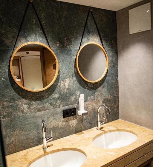 اتاق استاندارد, Roomie Alps Design Hostel