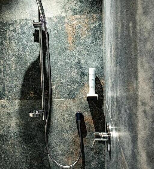 اتاق استاندارد, Roomie Alps Design Hostel