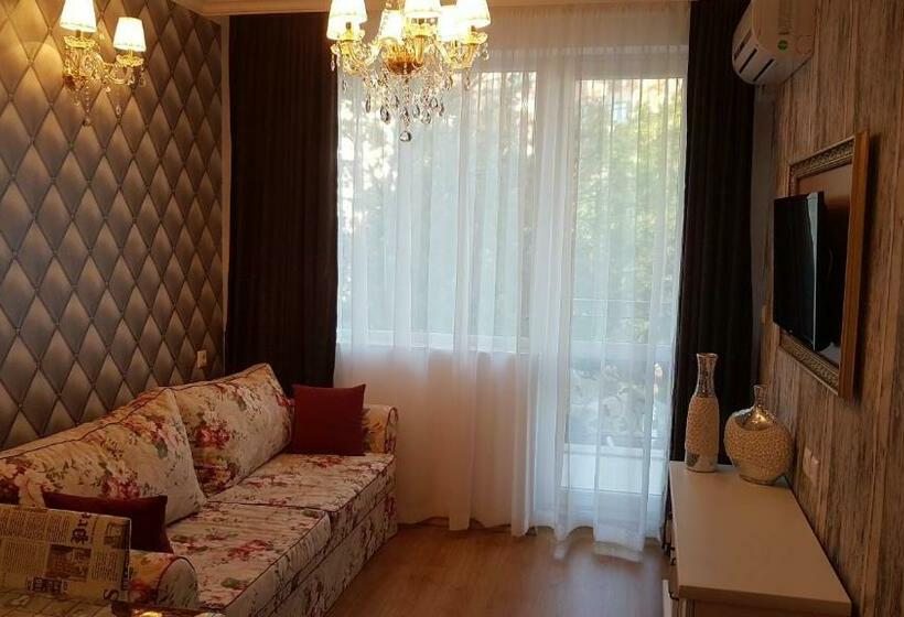 家庭间, Apartments Sweet Home 4