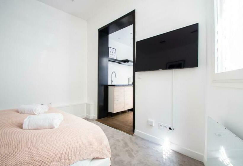 デラックススタジオ, Dreamyflat Eiffel Tower