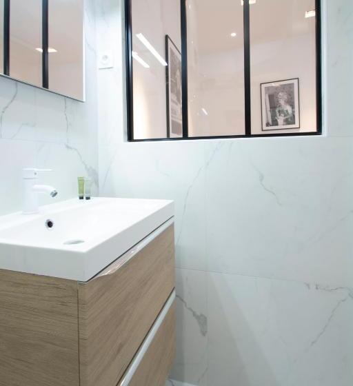 デラックススタジオ, Dreamyflat Eiffel Tower