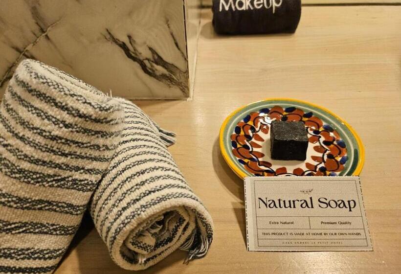 小型套房, Maria Bonita