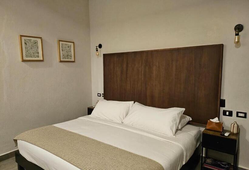 小型套房, Maria Bonita