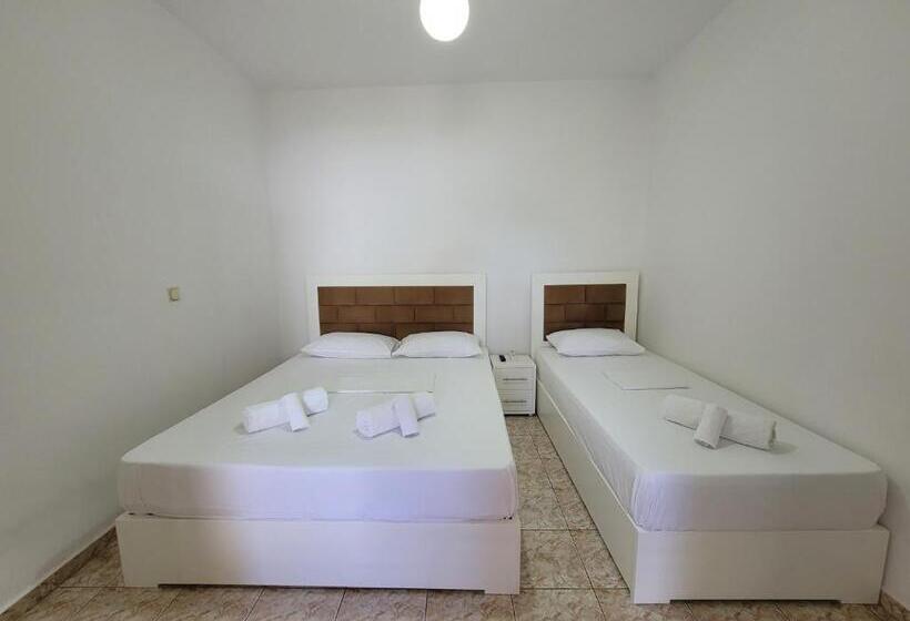 اتاق راحتی سه تخته, Vila Geri