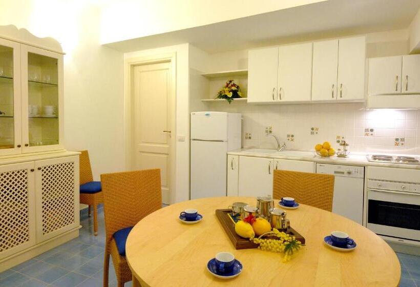 Апартаменты 2 Спальни, Aurora Residence