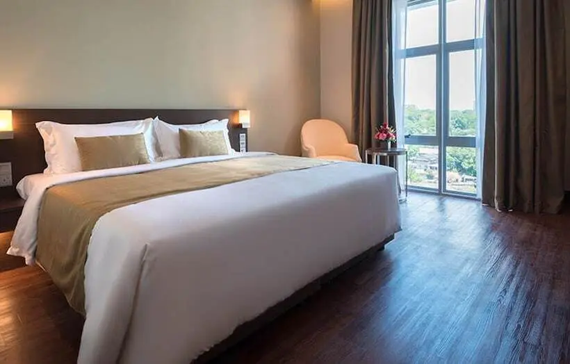 اتاق لوکس با چشم‌انداز شهر, Astana Wing  Riverside Majestic