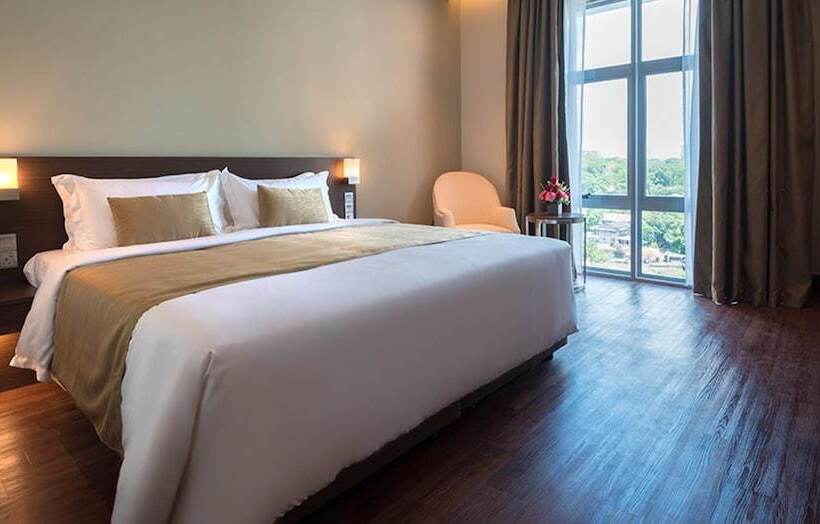 Deluxe room with river view, Astana Wing Riverside Majestic