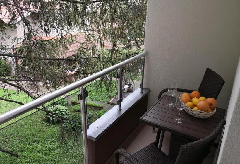 آپارتمان 1 خوابه با تراس, Konak Kutko