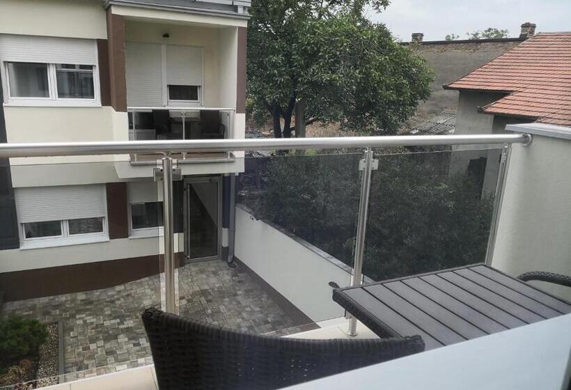 اتاق استاندارد با بالکن, Konak Kutko