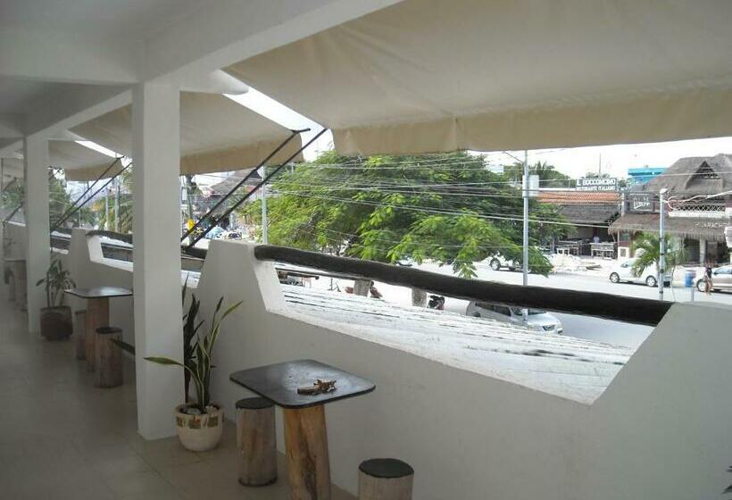 اتاق استاندارد سه نفره, Kukulcan By Emotion