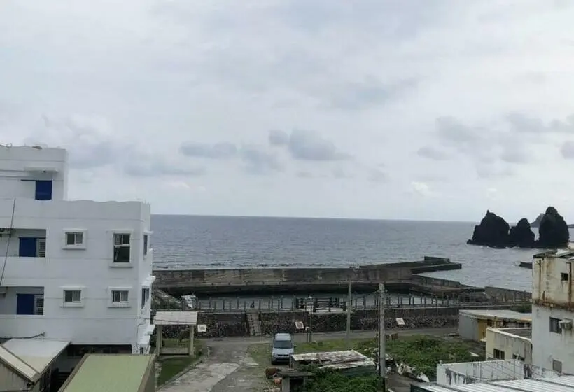 اتاق استاندارد چهار تخته با چشم‌انداز دریا, Mermaid B&b