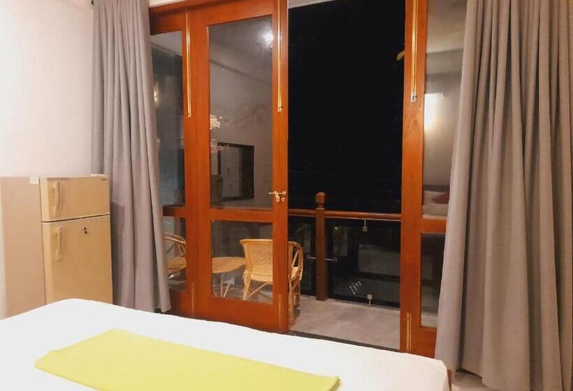 Трехместный Номер Стандарт с Балконом, New Sea Lion Guest House