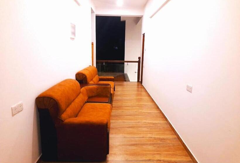 Трехместный Номер Стандарт с Балконом, New Sea Lion Guest House