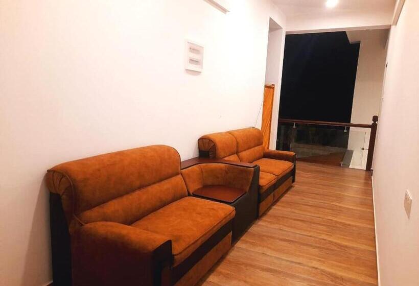 Трехместный Номер Стандарт с Балконом, New Sea Lion Guest House