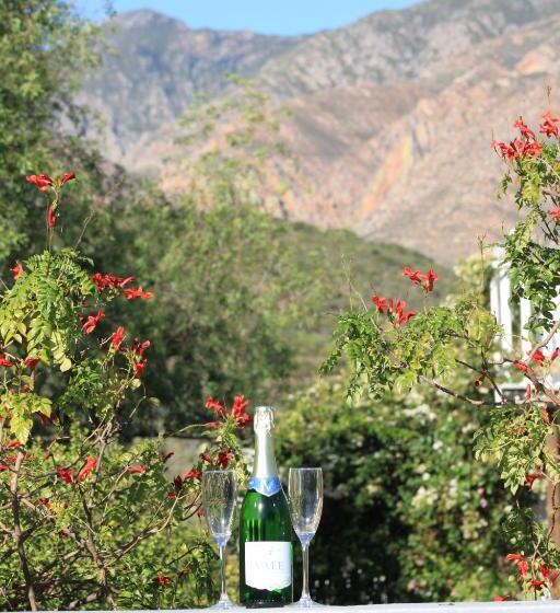 جناح ديلوكس, The Barn On 62   Cottages