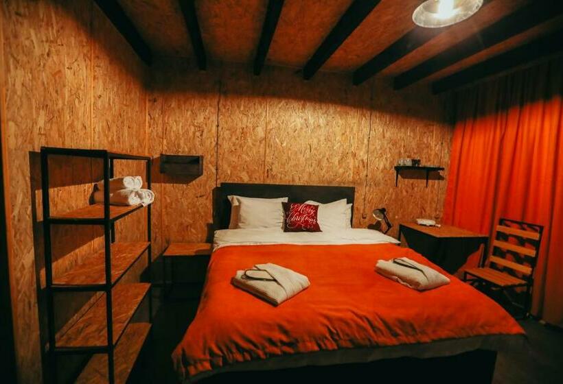 سوییت با چشم‌انداز کوه, Wooden Hotel Kazbegi