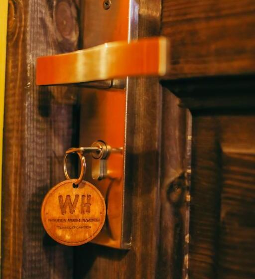 سوییت با چشم‌انداز کوه, Wooden Hotel Kazbegi