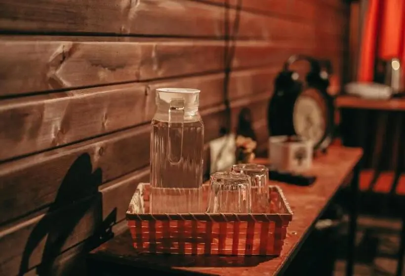سوییت با چشم‌انداز کوه, Wooden Hotel Kazbegi