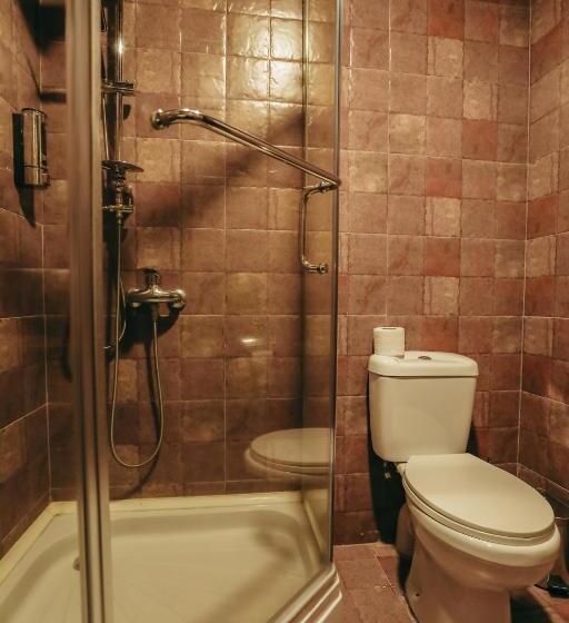 سوییت با چشم‌انداز کوه, Wooden Hotel Kazbegi