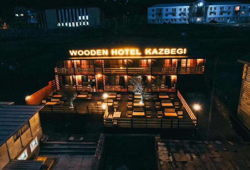 سوئیت جونیور با چشم‌انداز کوهستان, Wooden Hotel Kazbegi