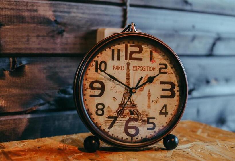 سوییت با چشم‌انداز کوه, Wooden Hotel Kazbegi