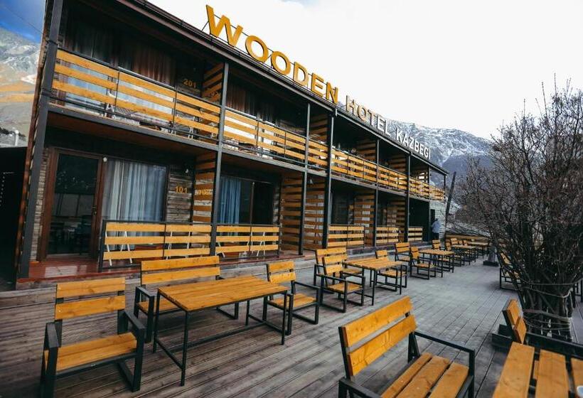 سوئیت جونیور با چشم‌انداز کوهستان, Wooden Hotel Kazbegi