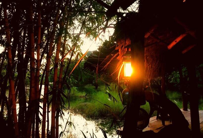 Номер Стандарт Вид на Озеро, Aliya Riverside & Safari Resort