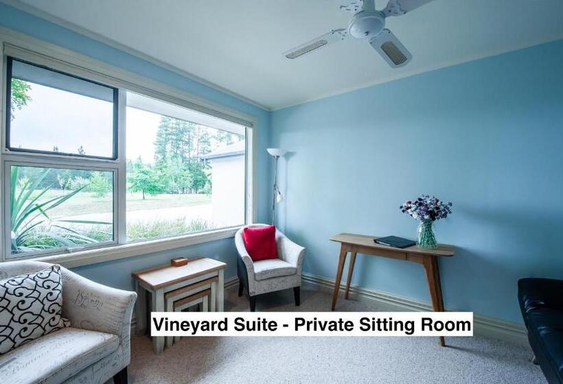 سوییت لوکس, Grey Ridge Vineyard Experience