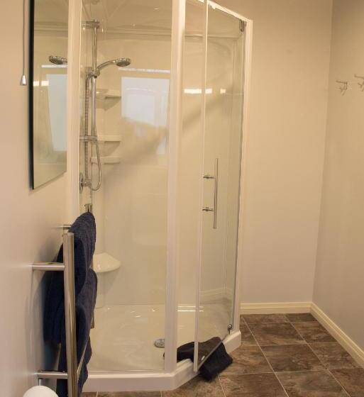 استودیوی سوپریور, Grey Ridge Vineyard Experience