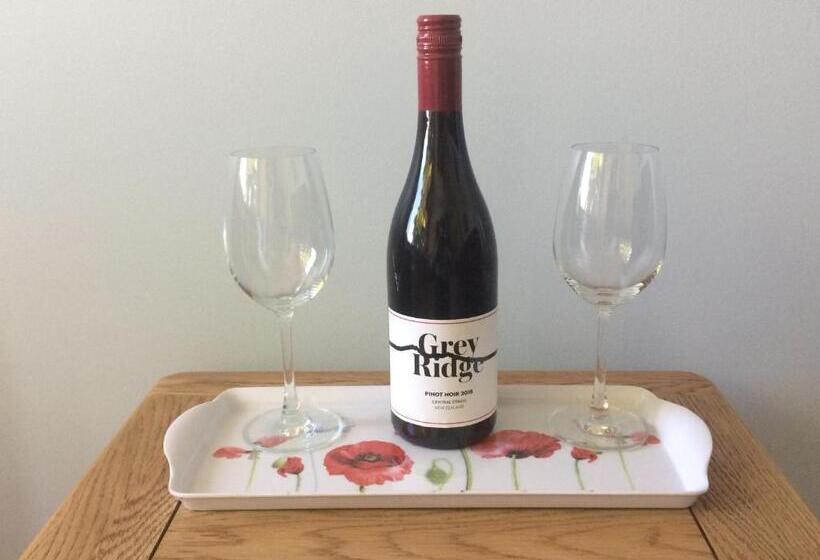 استودیوی سوپریور, Grey Ridge Vineyard Experience