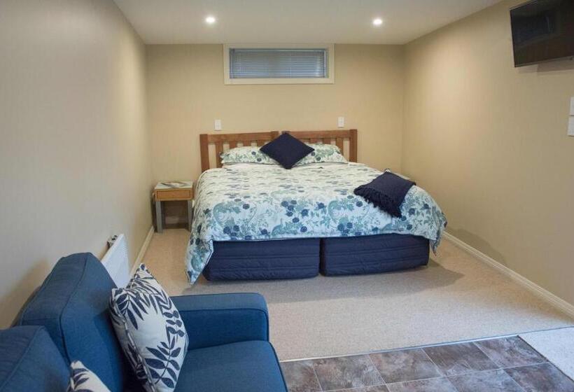 استودیوی سوپریور, Grey Ridge Vineyard Experience