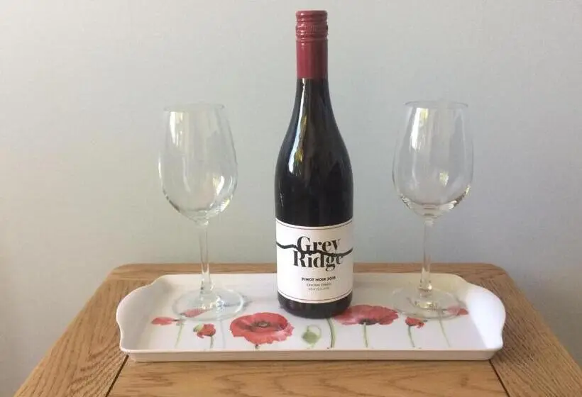 سوییت لوکس, Grey Ridge Vineyard Experience
