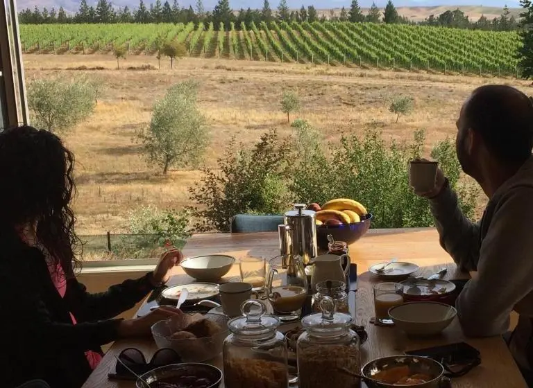 سوییت لوکس, Grey Ridge Vineyard Experience