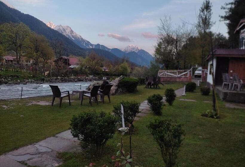 Deluxe room with river view, White House