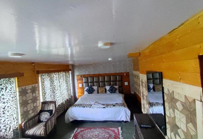 Deluxe room with river view, White House