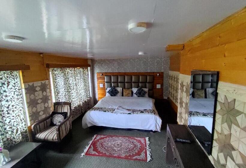 Deluxe room with river view, White House