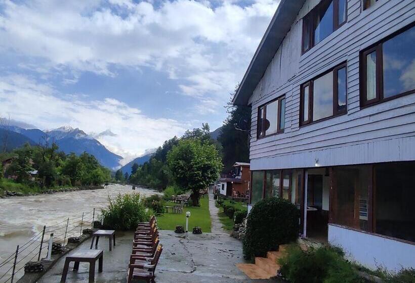 Deluxe room with river view, White House