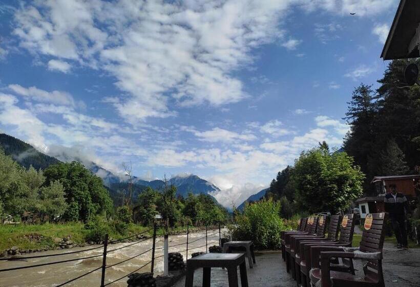 Deluxe room with river view, White House