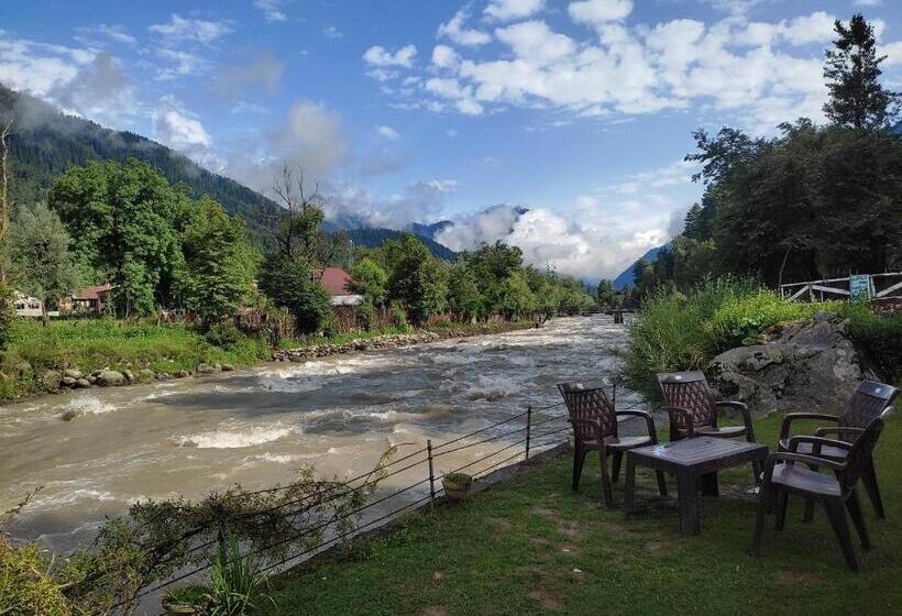 Deluxe room with river view, White House